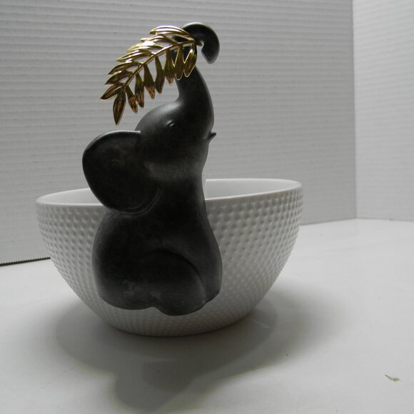 Elephant Wallflower Plug Excellent Condition Faux Marble Look B&BW - Picture 4 of 4